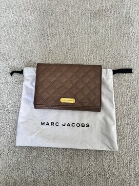 Marc Jacobs Quilted Taupe Leather Crossbody Wallet